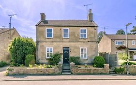 Luxury Cotswolds Cottage With Hot Tub